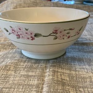 Serving bowl